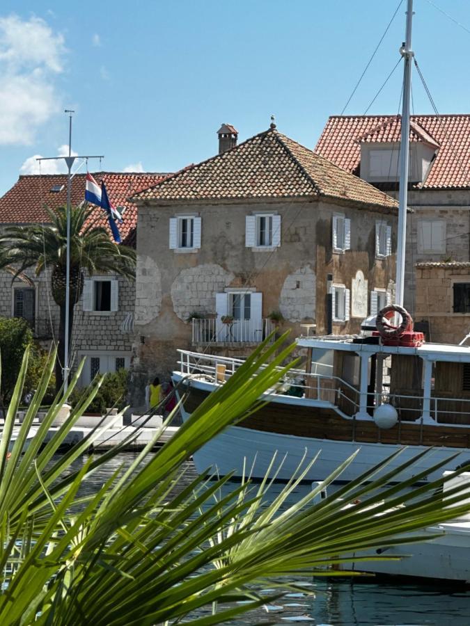 Castel Nonna Franka Lägenhet Sutivan Exteriör bild