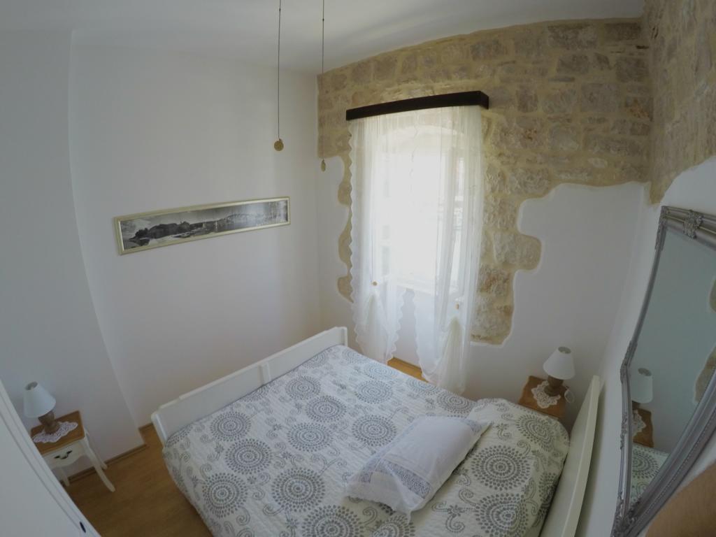 Castel Nonna Franka Lägenhet Sutivan Exteriör bild